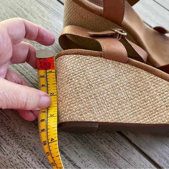 Clarks Caslynn Regina Wedge Tan Leather Sandals Womens Size 9 - Picture 6 of 7